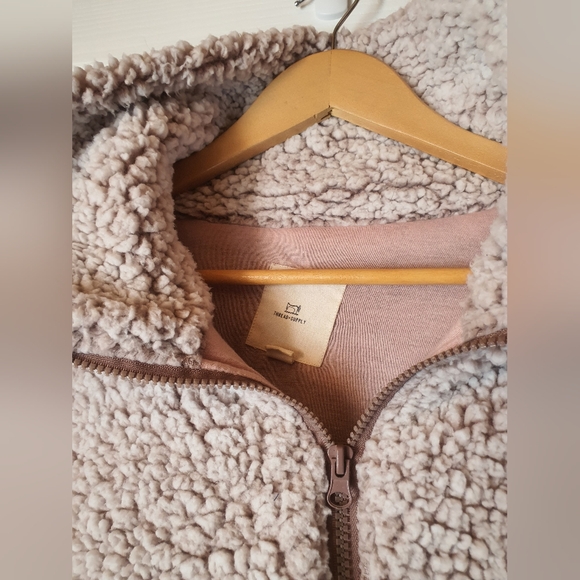 THREAD & SUPPLY  Wubby sherpa pullover 1/4 zipper fluffy smoke rose size large - Picture 3 of 5